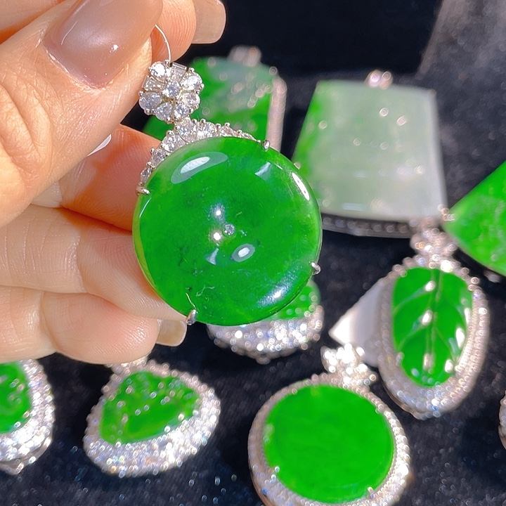 翡翠银S925镶嵌颈饰翡翠