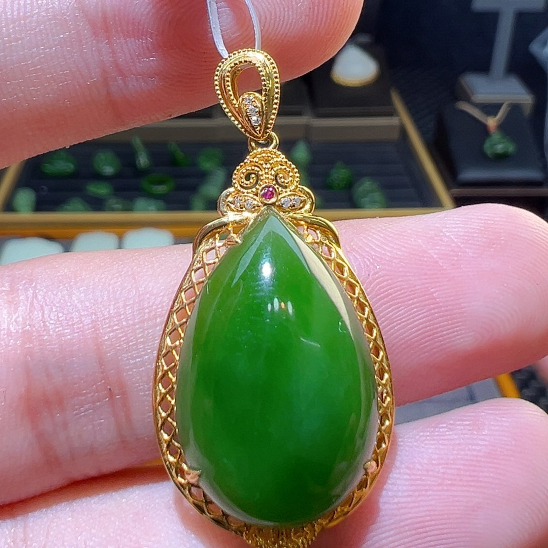 和田玉18K金镶嵌颈饰