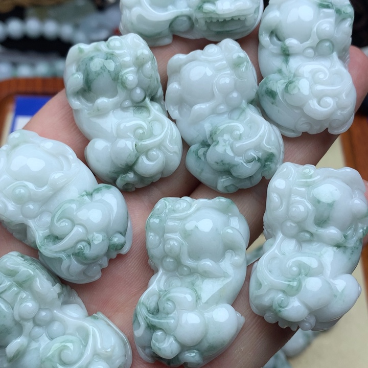 翡翠颈饰未镶嵌貔貅多样性发一件