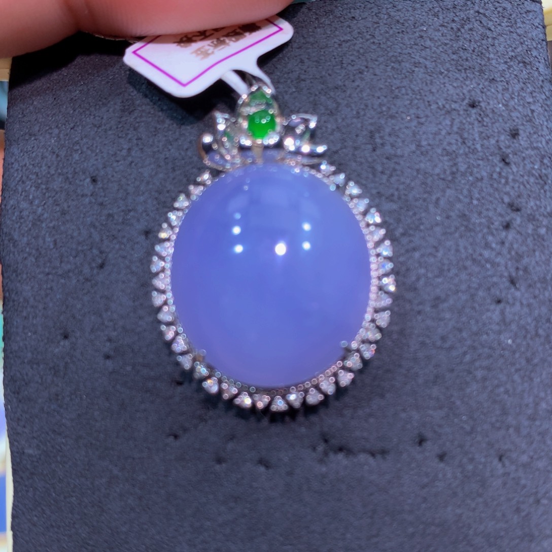 翡翠18K金镶嵌颈饰翡翠