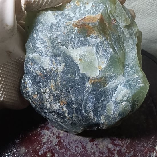 蛇纹石玉未镶嵌珠宝奇石