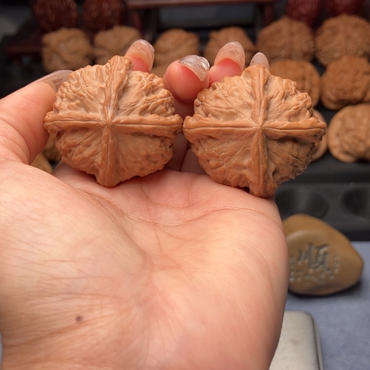 文玩核桃把件金锭四棱