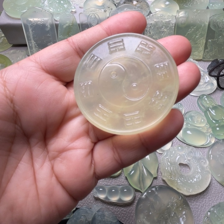 岫玉未镶嵌吊坠(赠链)