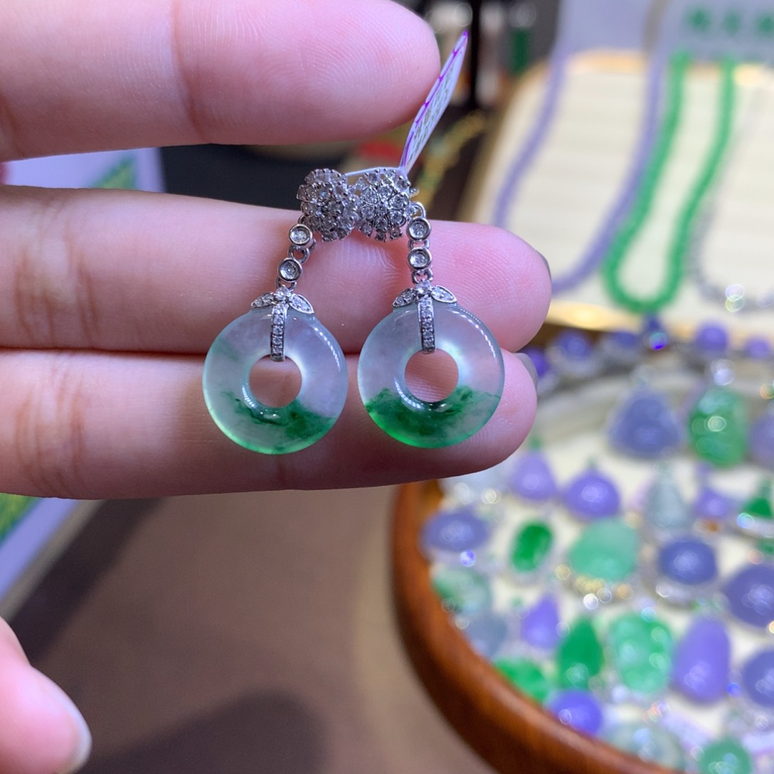 翡翠18K金镶嵌颈饰翡翠