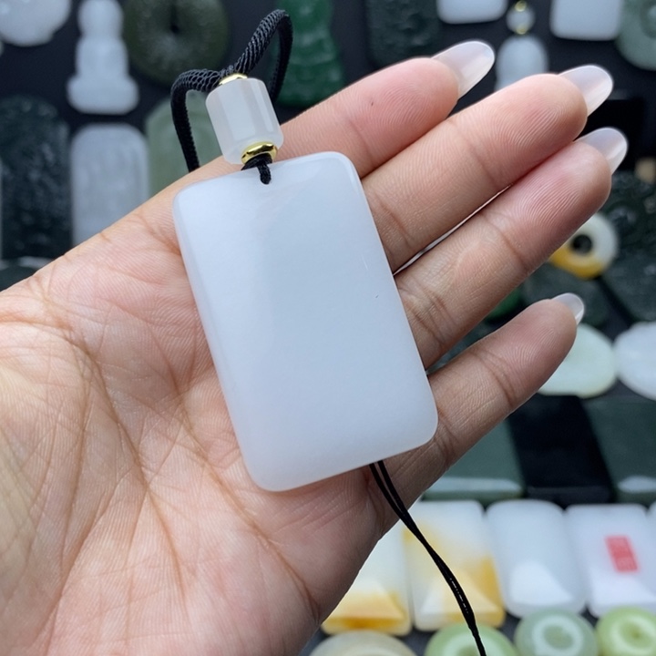 迎***松石英质玉未镶嵌颈饰