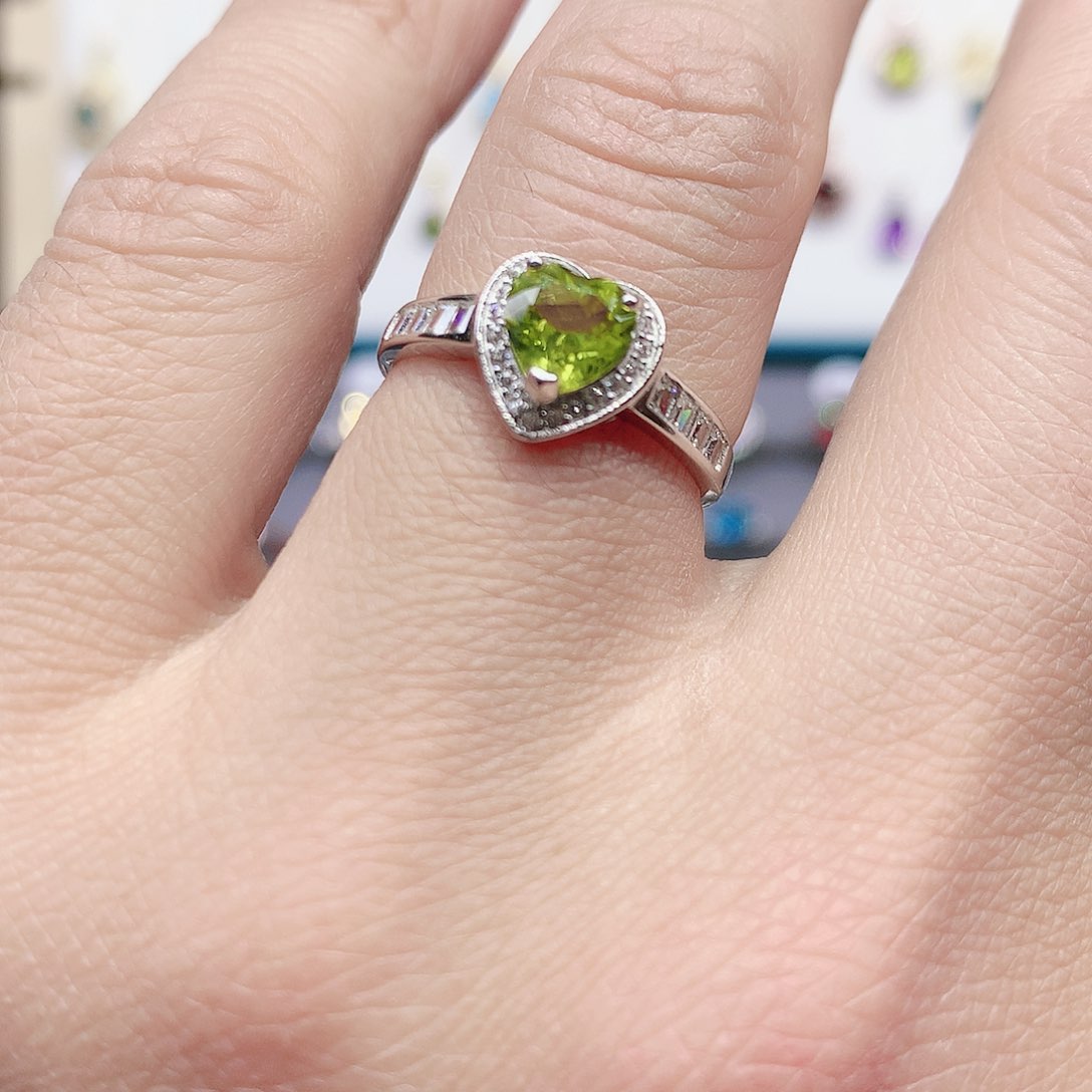 橄榄石戒指银S925镶嵌橄榄石戒指