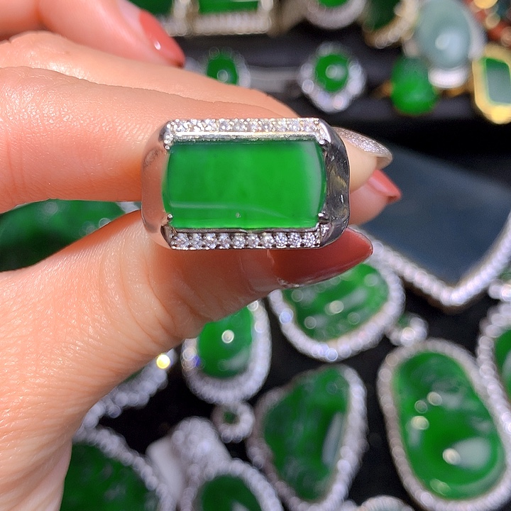 翡翠未镶嵌戒指戒指