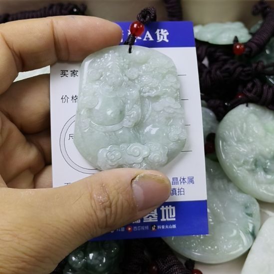 翡翠未镶嵌颈饰挂件