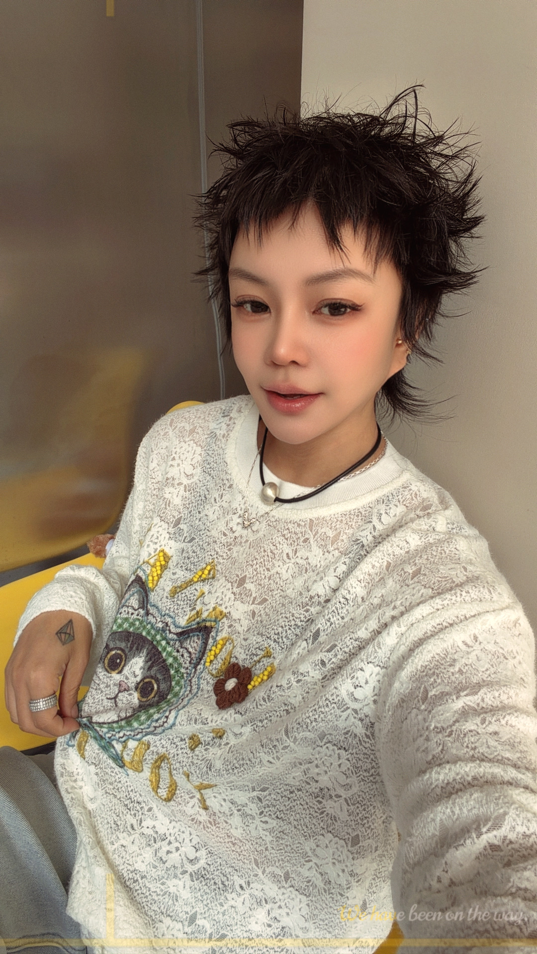 【济州岛】猫咪印花镂空蕾丝圆领长袖T恤