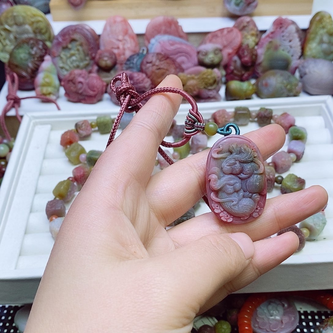 玛瑙/玉髓盐源玛瑙吊坠未镶嵌