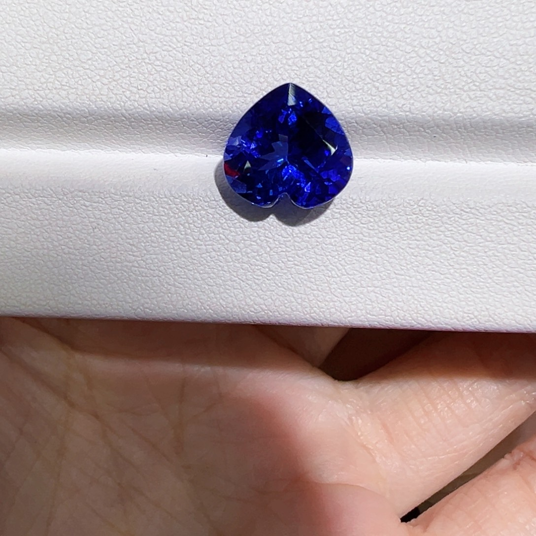 坦桑石未镶嵌珠宝半成品7.02ct5A皇家蓝