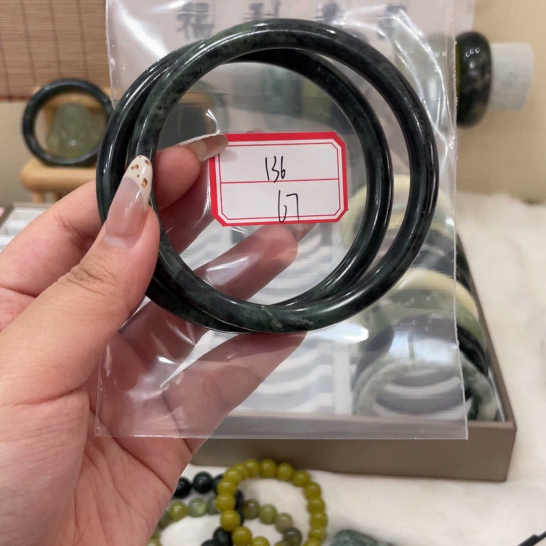 蛇纹石玉手镯未镶嵌