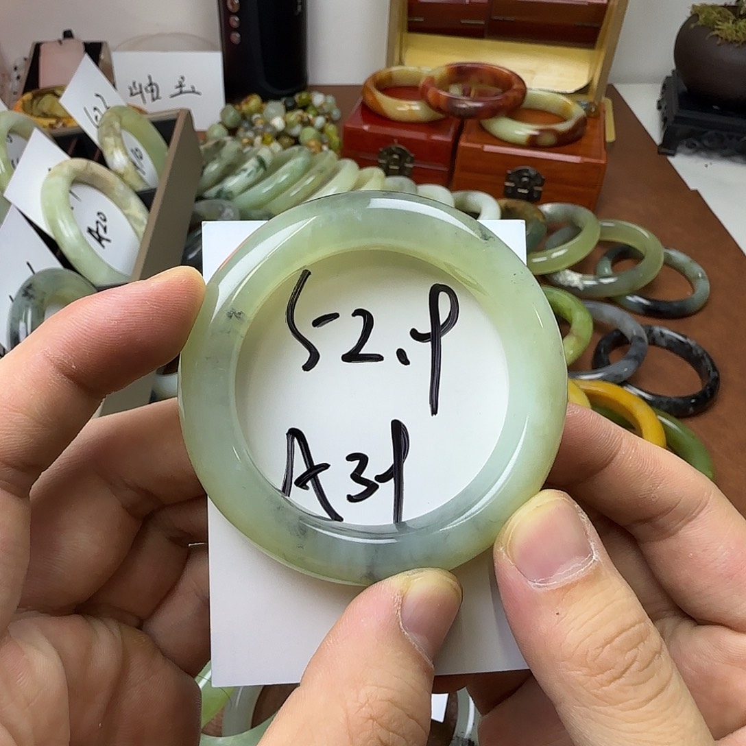 蛇纹石玉未镶嵌手镯