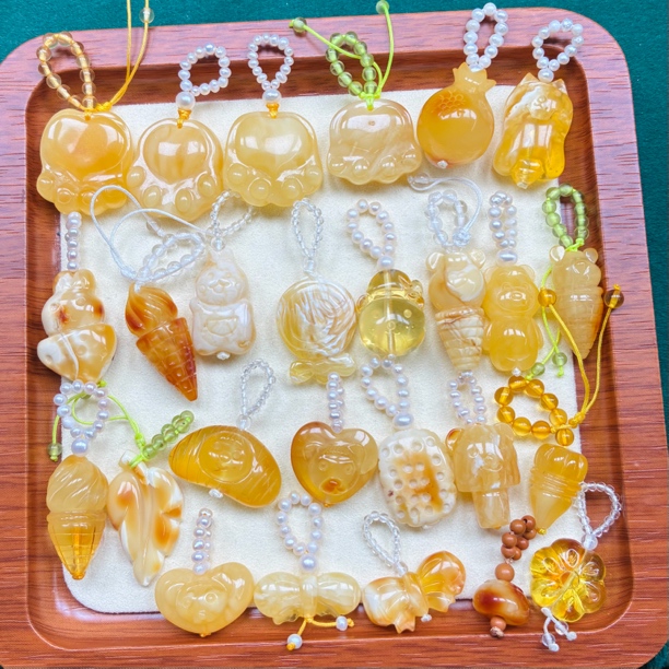 天然琥珀蜜蜡小配饰滴溜。看好了拍。主图有背面图。多样性发一件。