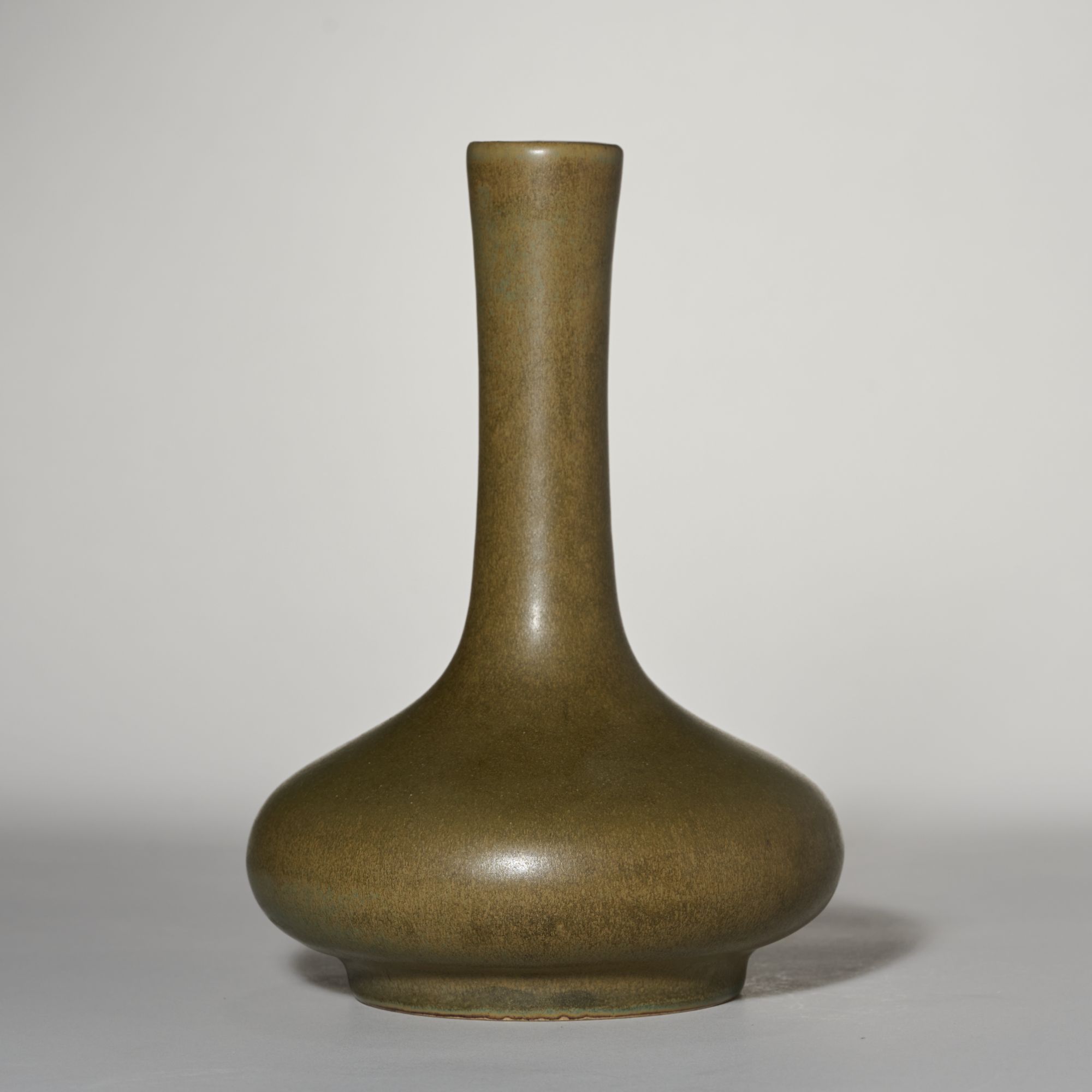 26、民国 茶叶末釉荸荠瓶【祥德101拍卖】