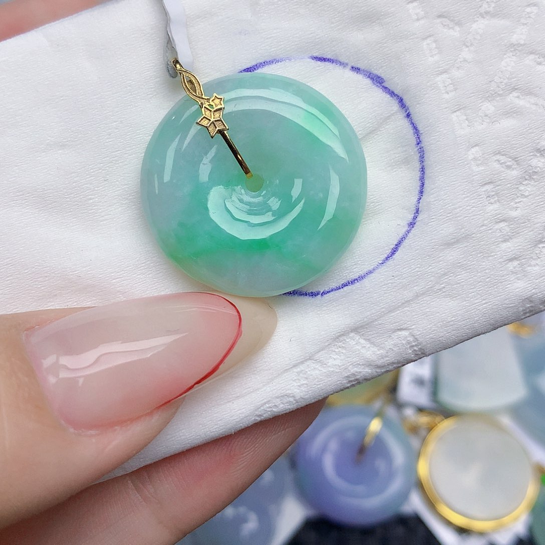 翡翠18K金镶嵌颈饰