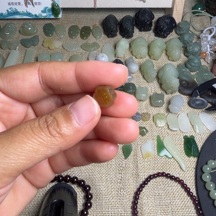 和田玉未镶嵌颈饰