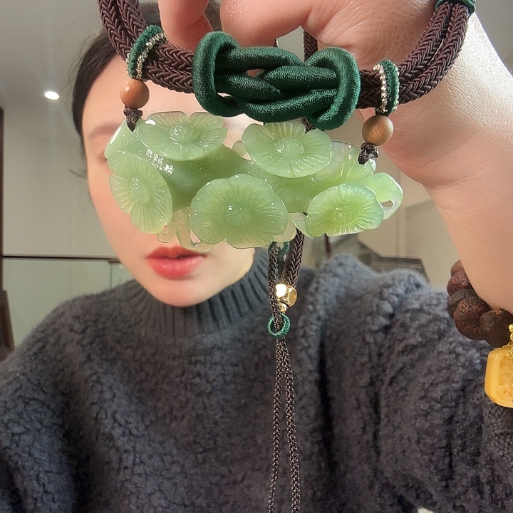 老***徐蛇纹石玉未镶嵌颈饰