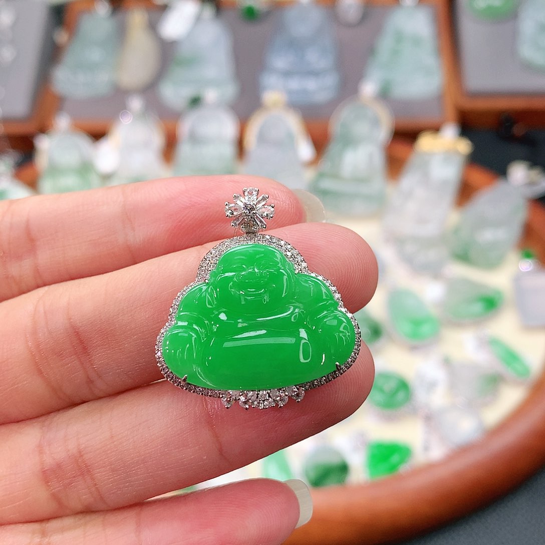 颈饰18K金镶嵌翡翠佛公