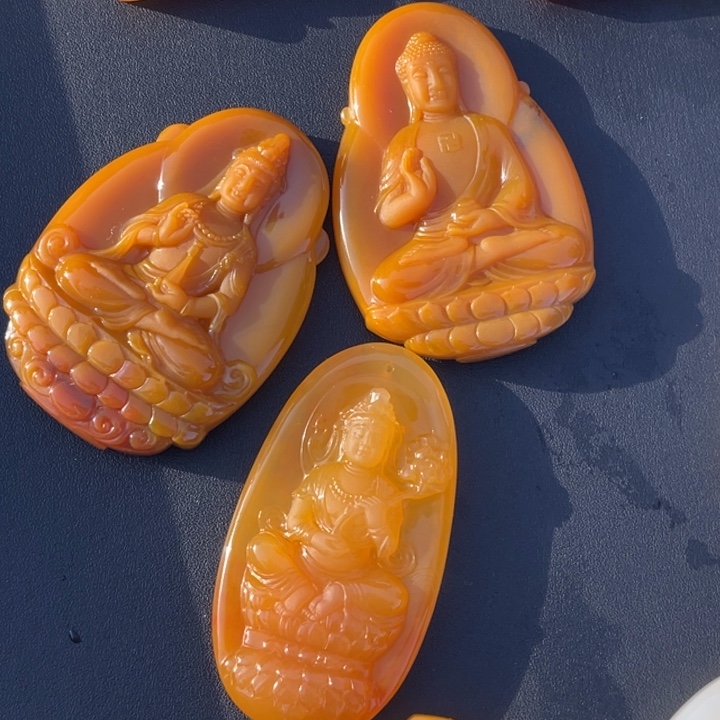 未镶嵌石英质玉（黄龙玉）挂件