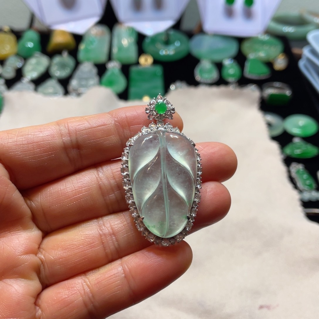 翡翠吊坠(不含链)18K金镶嵌