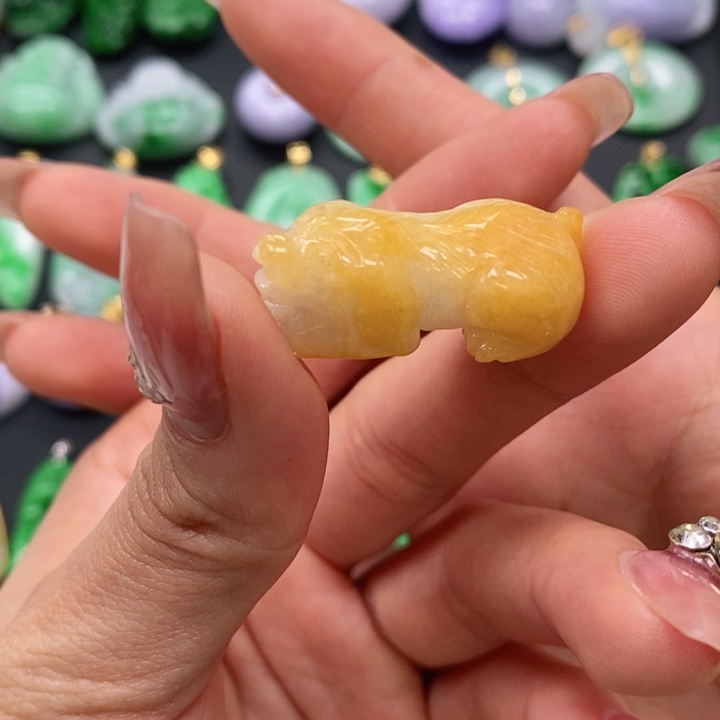 翡翠颈饰未镶嵌吊坠