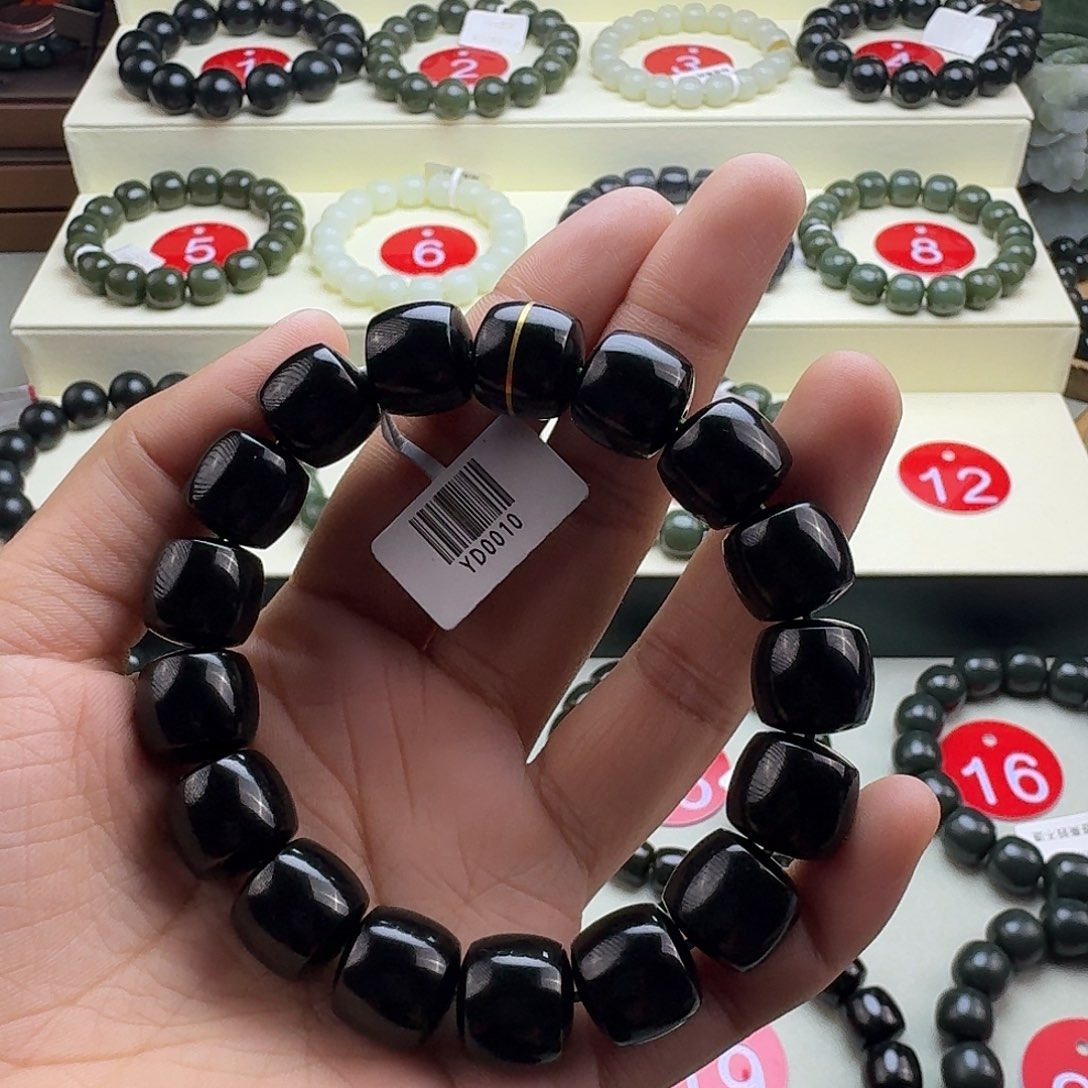 爱***倪和田玉未镶嵌手串