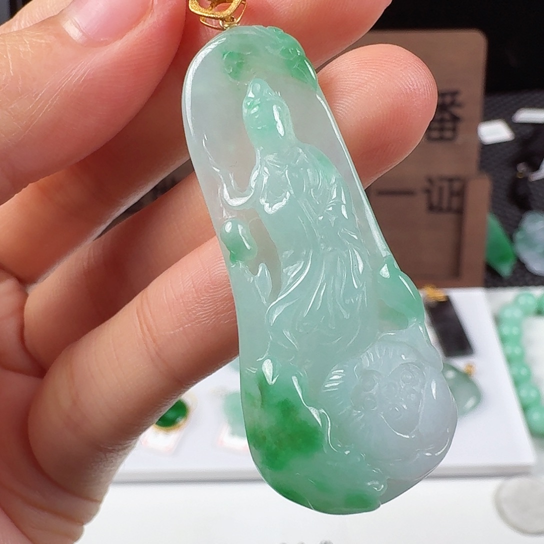 翡翠18K金镶嵌颈饰