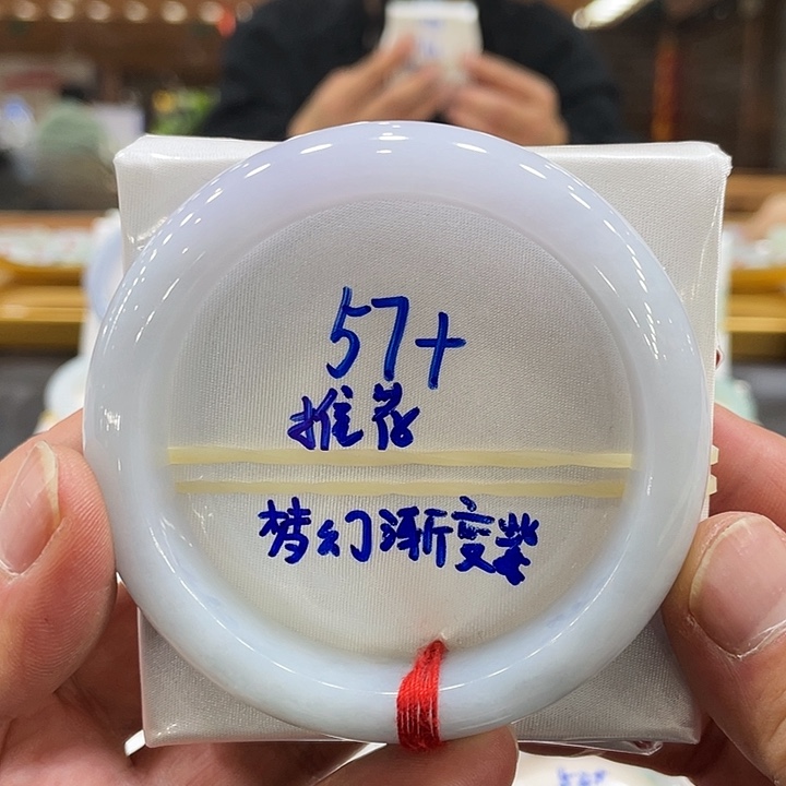 翡翠手镯未镶嵌翡翠