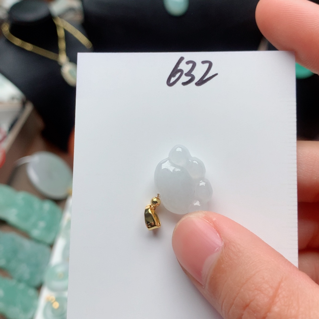 翡翠颈饰合金吊坠