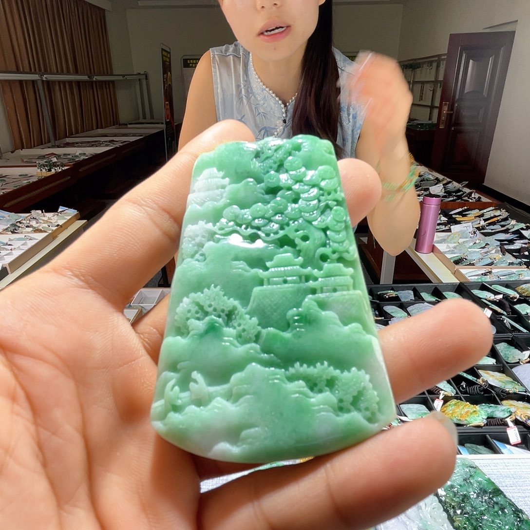 翡翠未镶嵌颈饰一