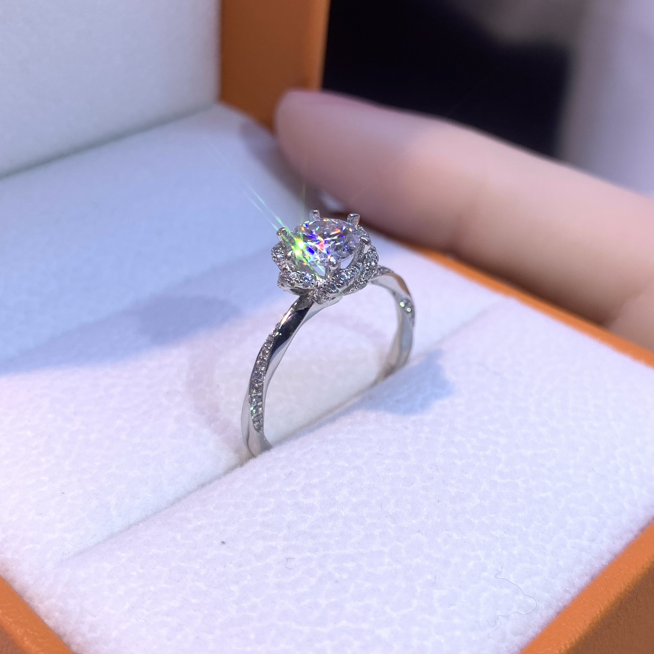 925银莫桑石戒指 【虞美人】高端轻奢气质时尚情侣戒合成碳硅石