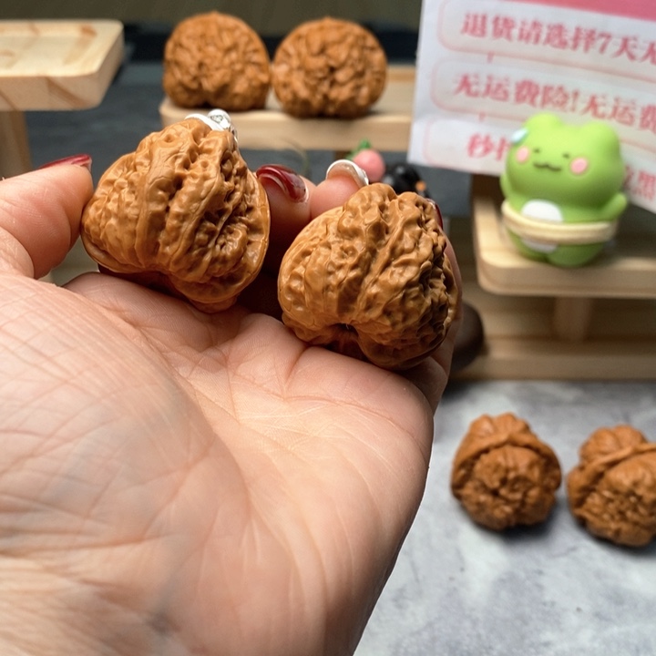 文玩核桃吊坠梁**汉蛙蛙35.39.1153