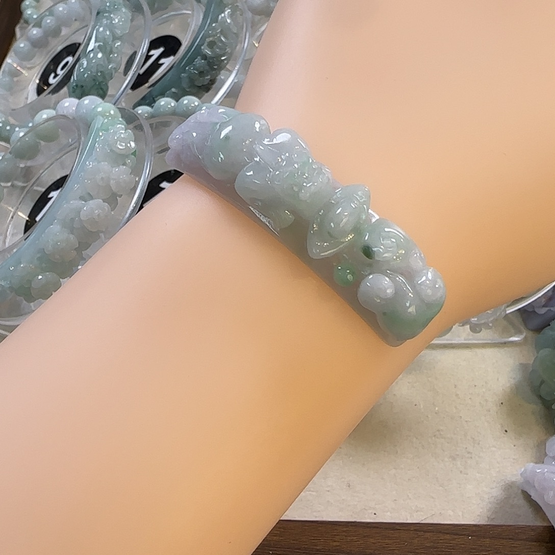 翡翠未镶嵌颈饰手牌