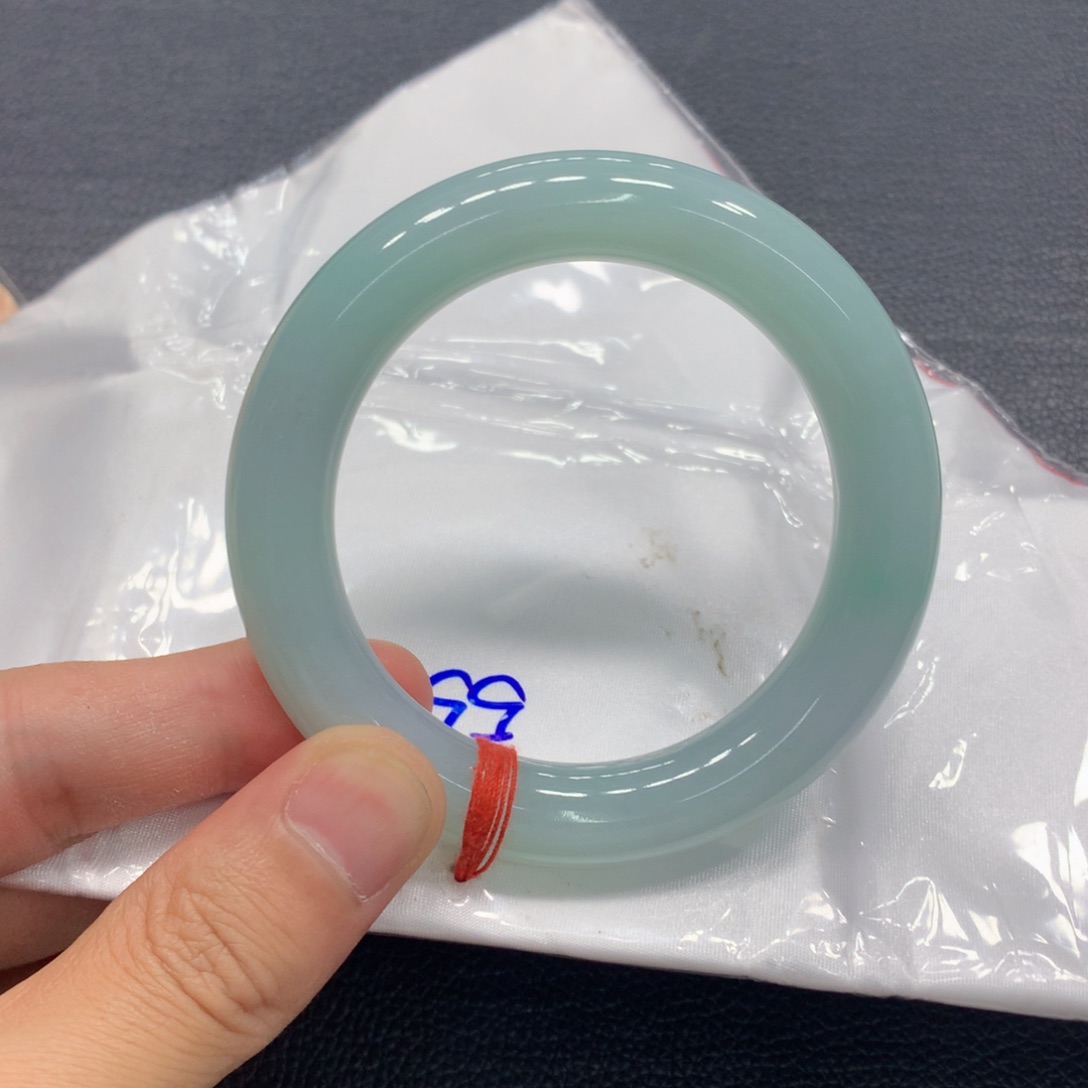翡翠手镯未镶嵌翡翠