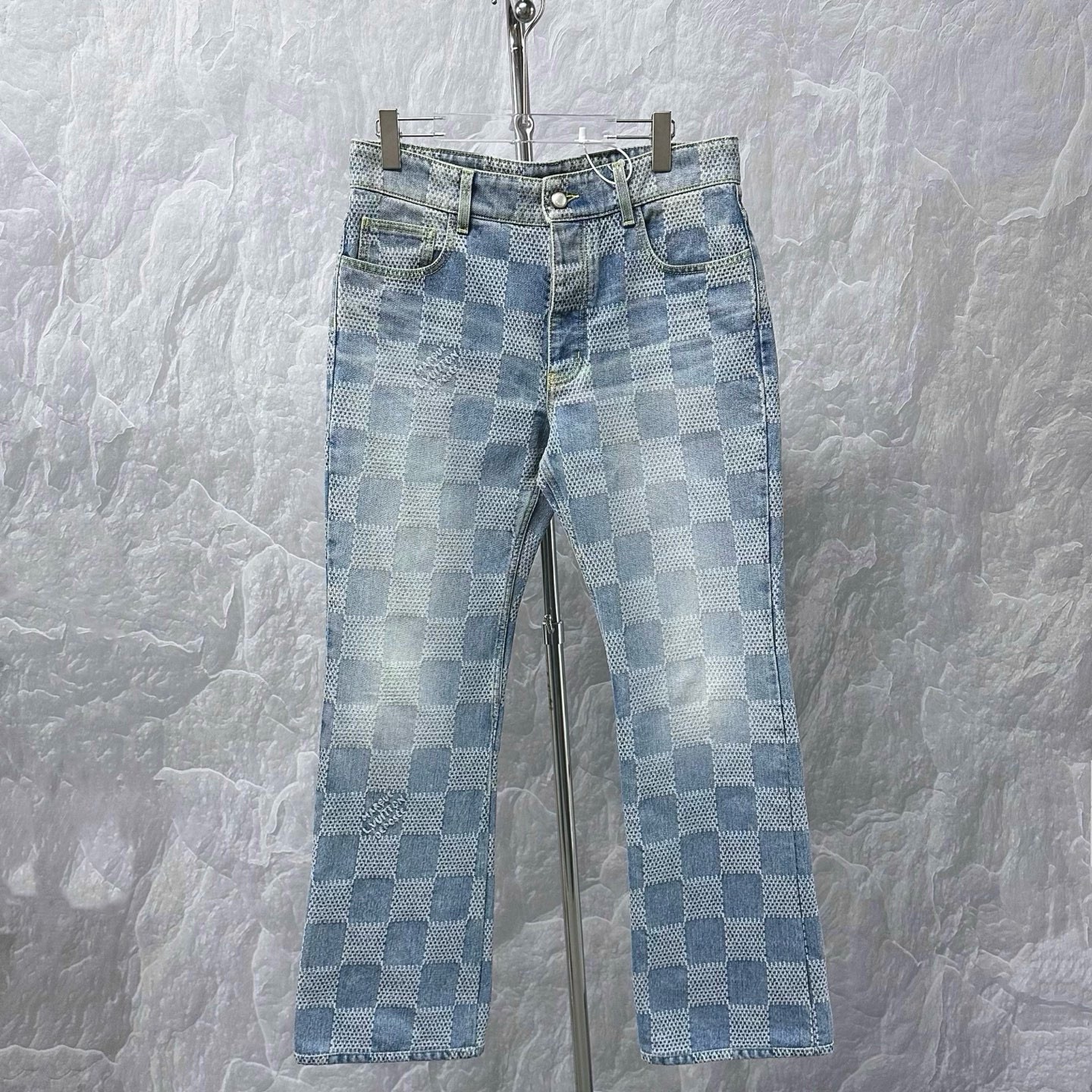 未使用 LouisVuitton/路易威登 棋盘格满印牛仔长裤32码J01057