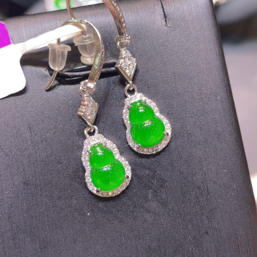 翡翠未镶嵌颈饰耳坠