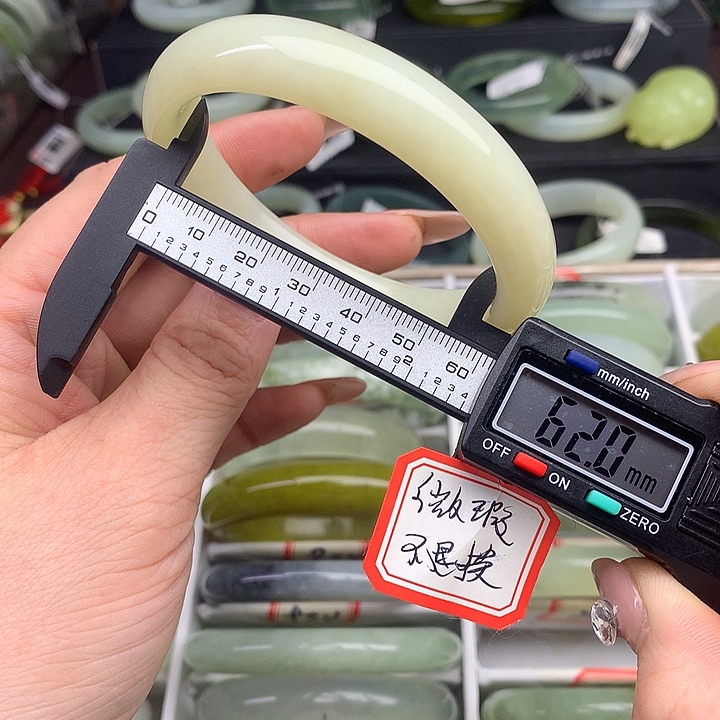 蛇纹石玉手镯未镶嵌944