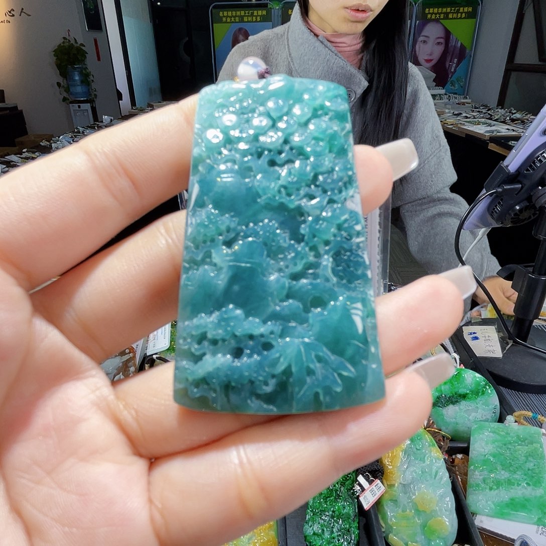 颈饰未镶嵌翡翠一