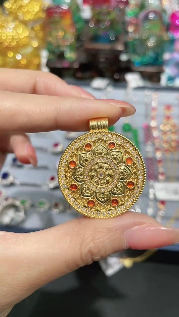 18K金镶嵌贝壳吊坠罗盘款（不含链）