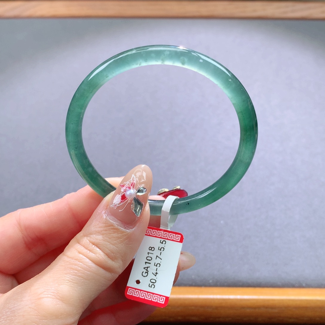 翡翠手镯未镶嵌天然翡翠手镯