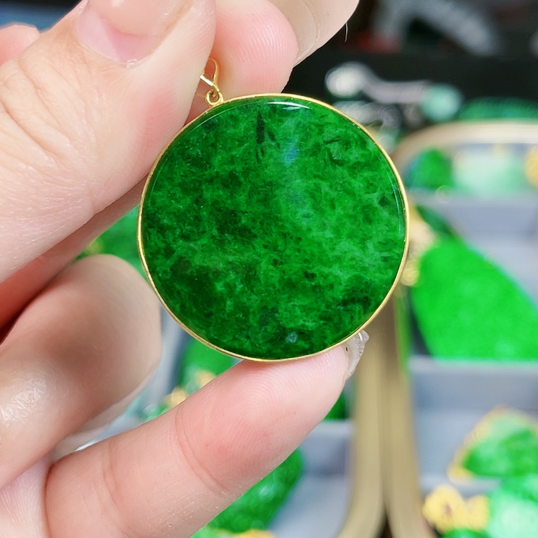 翡翠颈饰18K金镶嵌吊坠