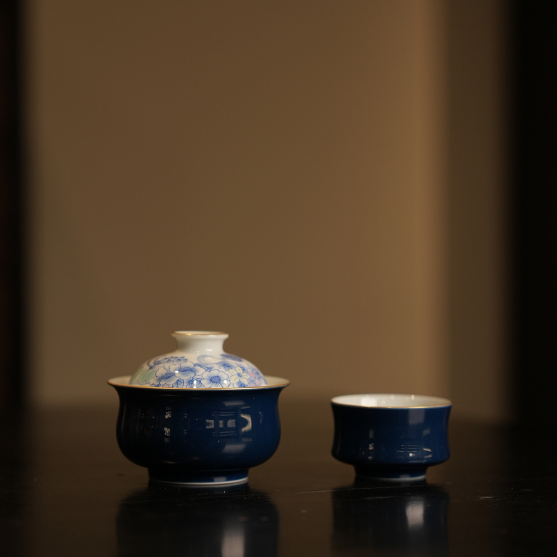 念物内绘醒狮头布袋盖碗一个单盖碗