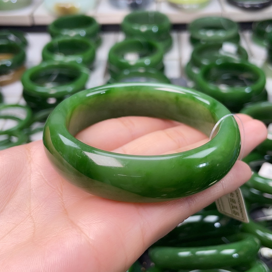 和田玉（碧玉）未镶嵌手镯