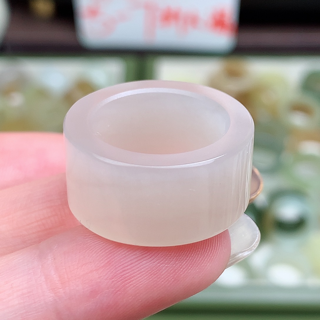 未镶嵌戒指和田玉