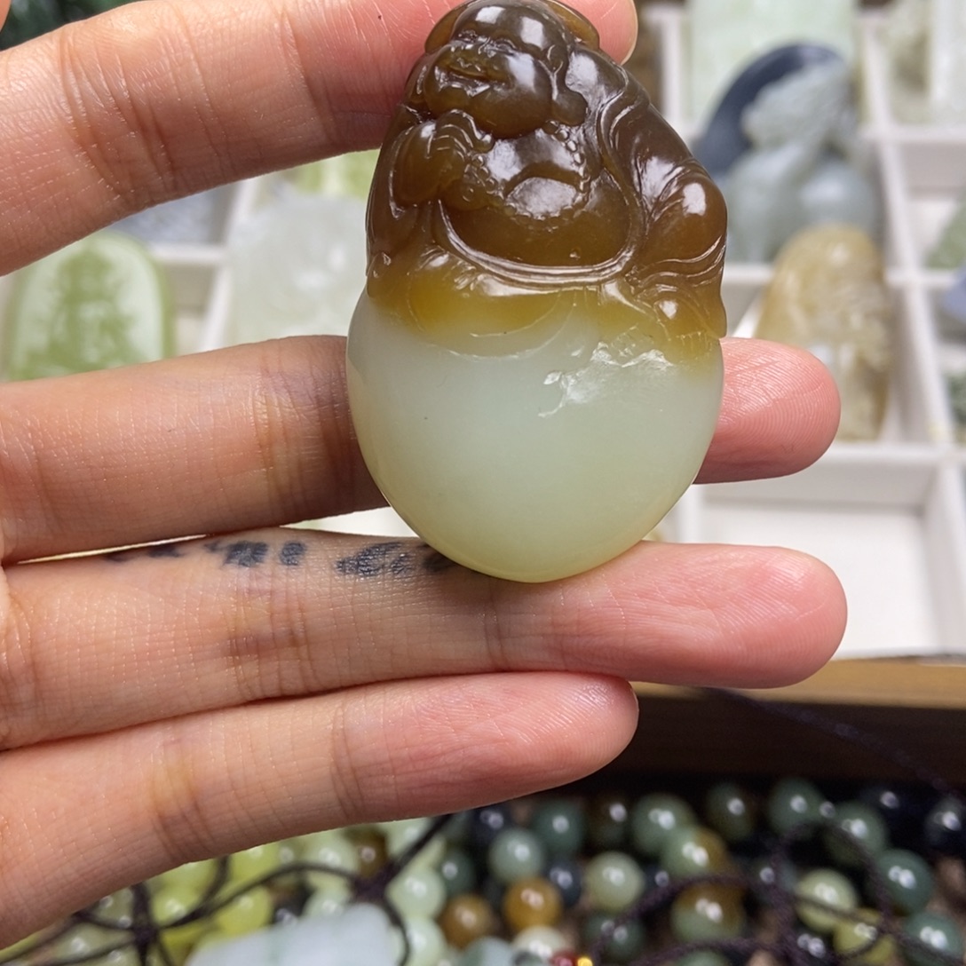 1***1和田玉未镶嵌颈饰