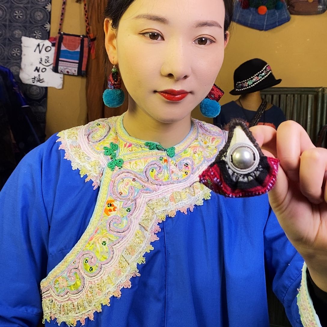 织绣手工老绣胸针
