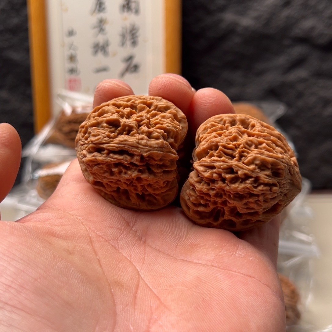 啊***恼文玩核桃把件南疆42黄丝