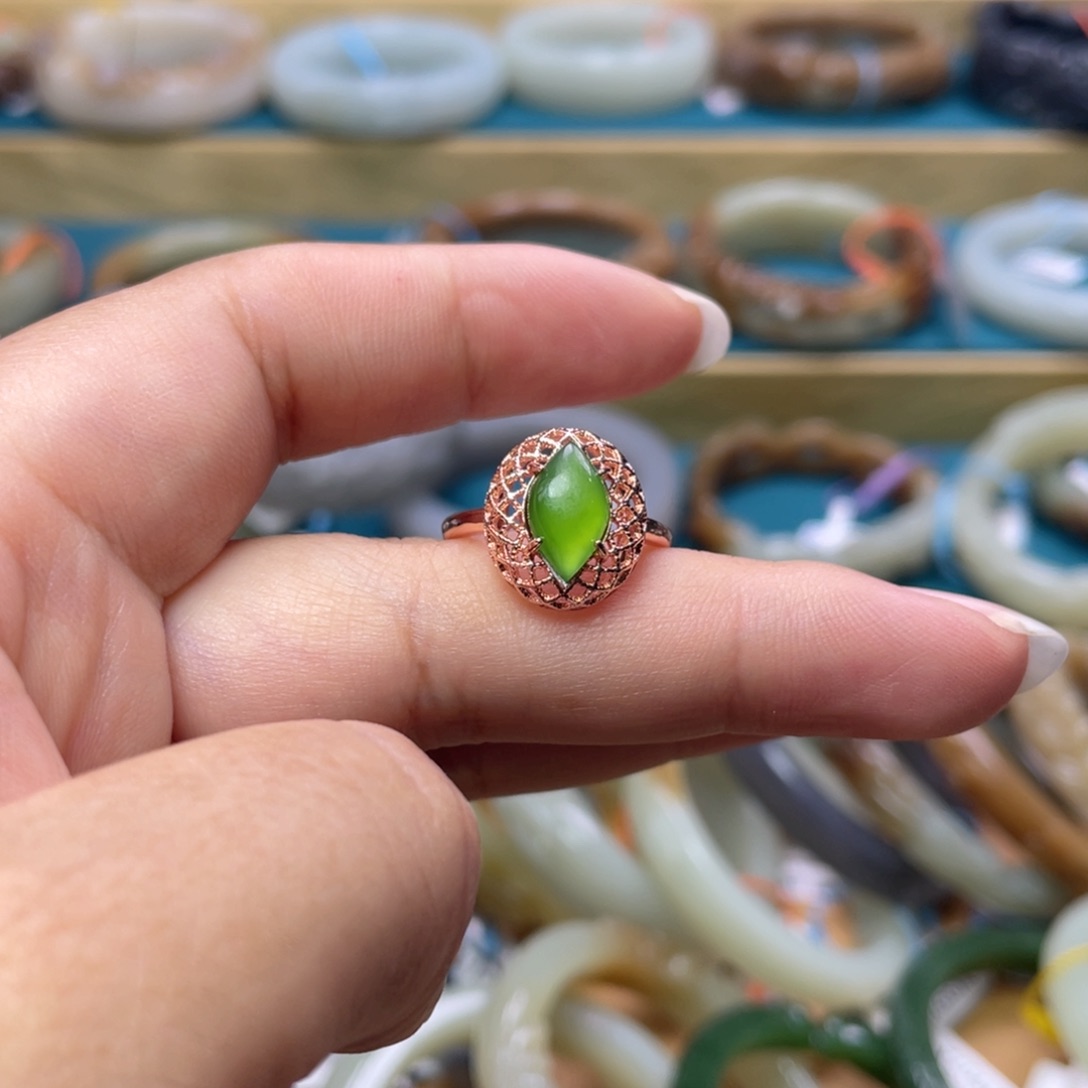 未镶嵌戒指和田玉