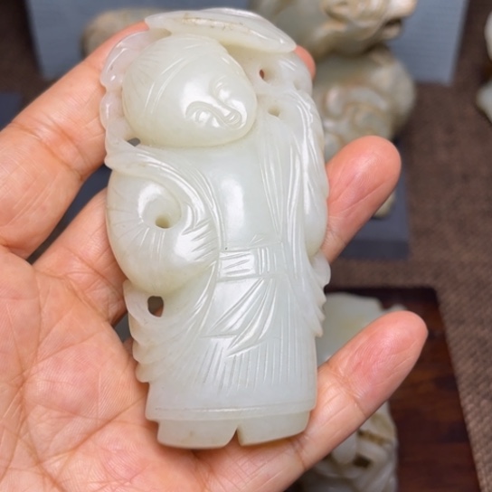 上***水和田玉未镶嵌颈饰